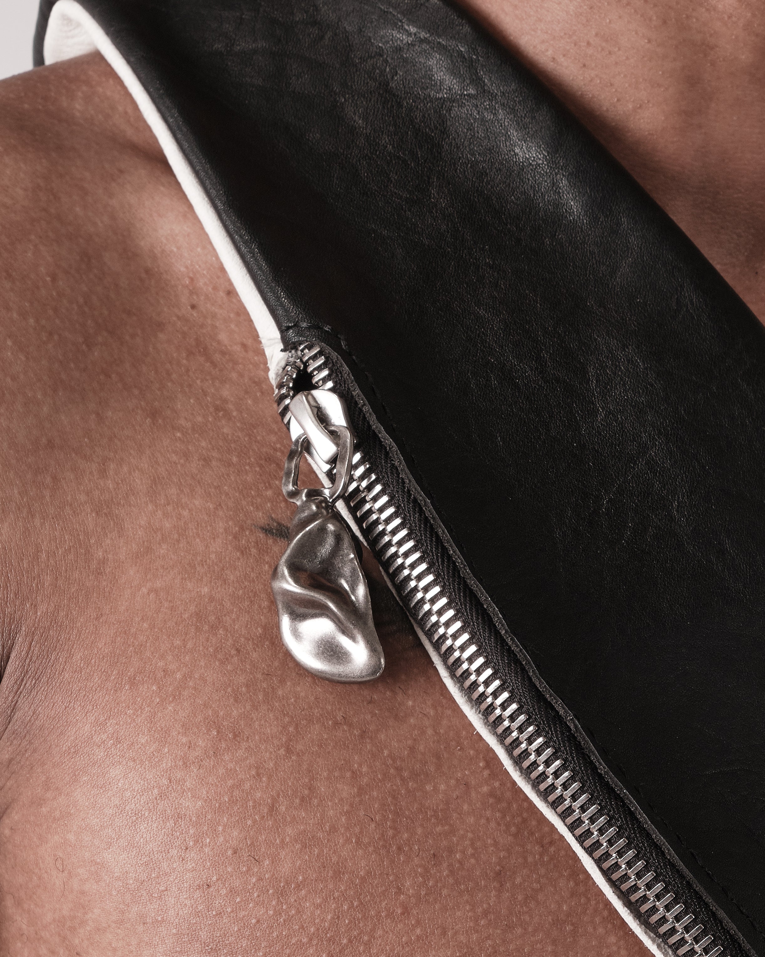 BLACK & WHITE REVERSIBLE ESTUARY BAG