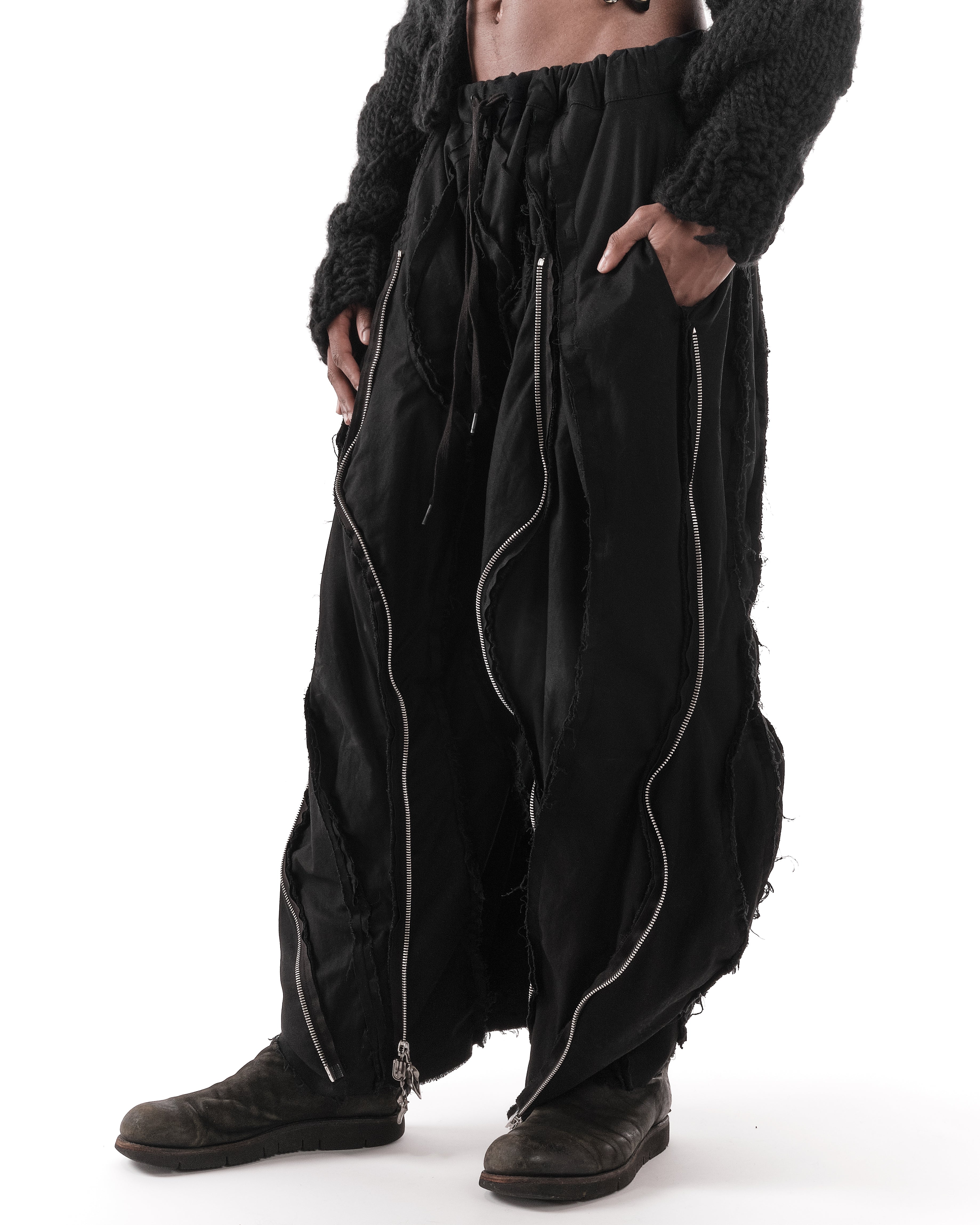 BLACK METAMORPHIC POST HUMAN PANTS