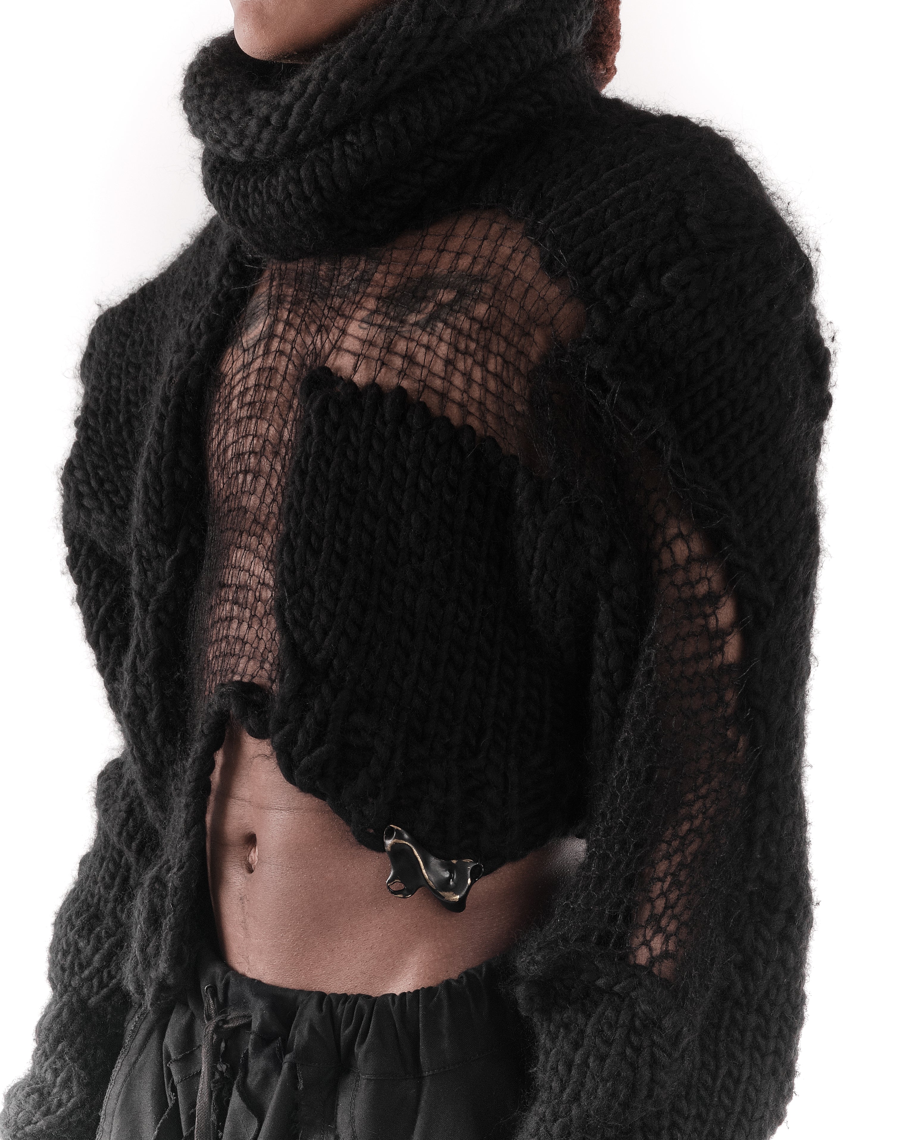 CROPPED BLACK PLEXUS KNIT SWEATER