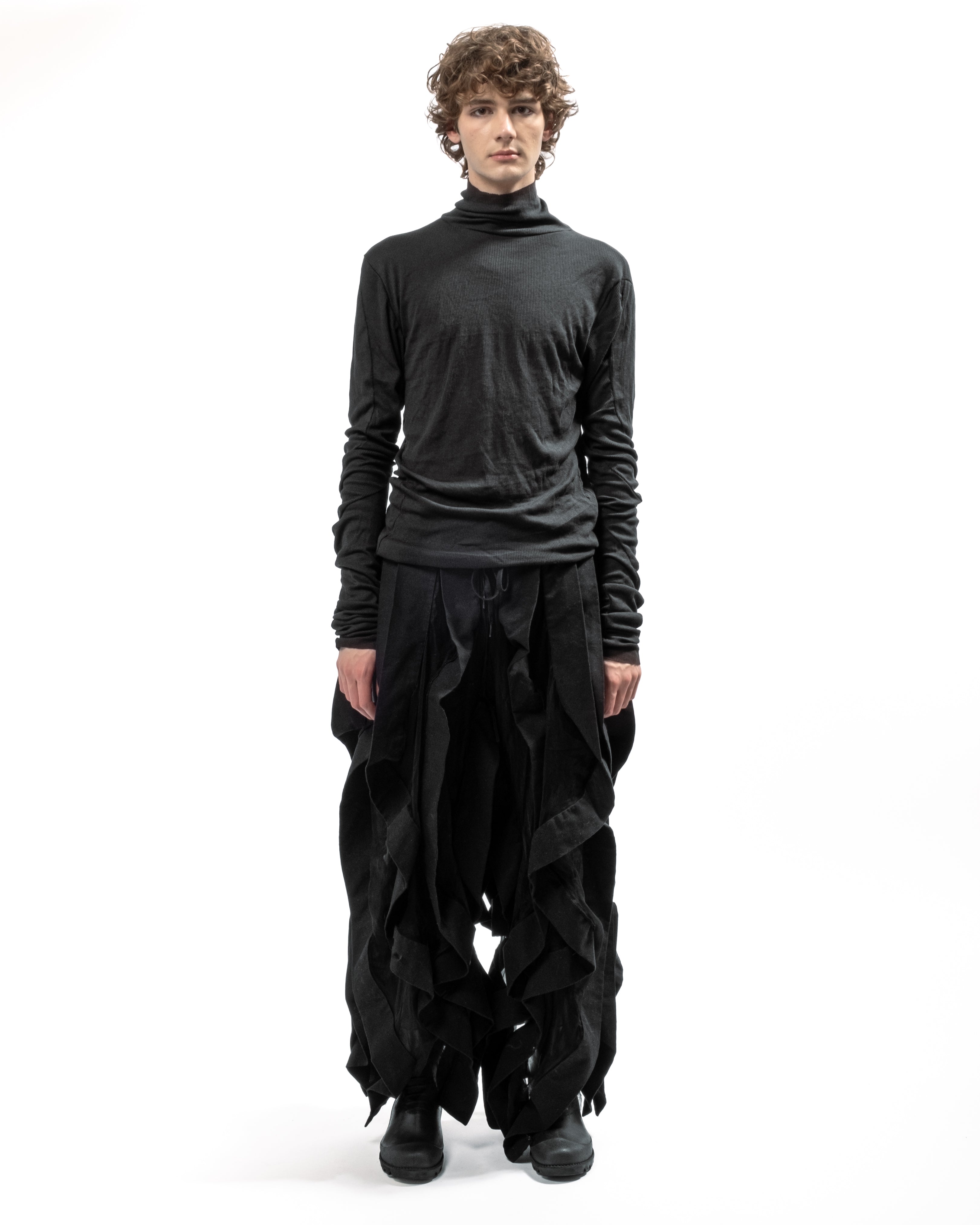BLACK SINGLE-LAYER TURTLENECK