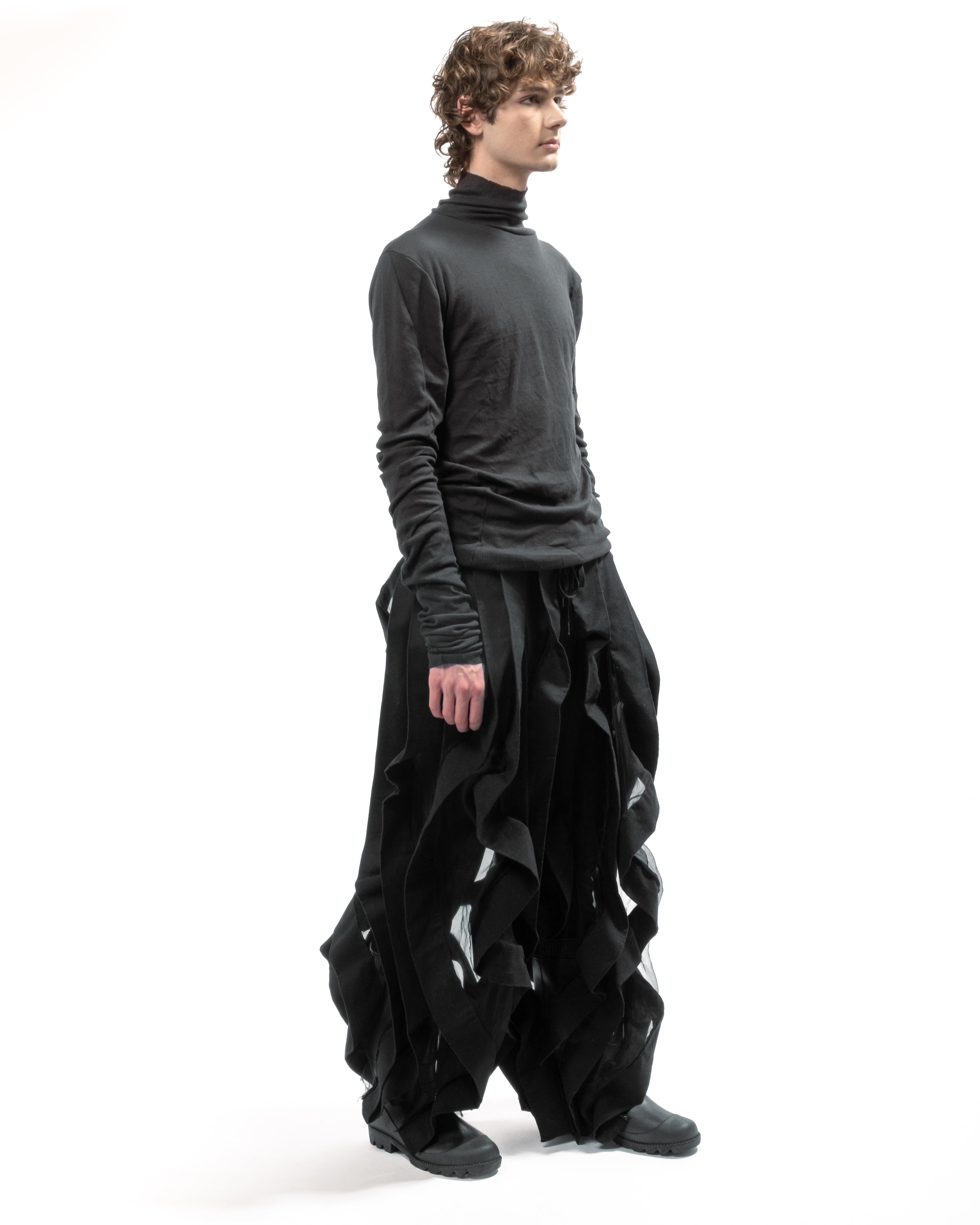 BLACK SINGLE-LAYER TURTLENECK
