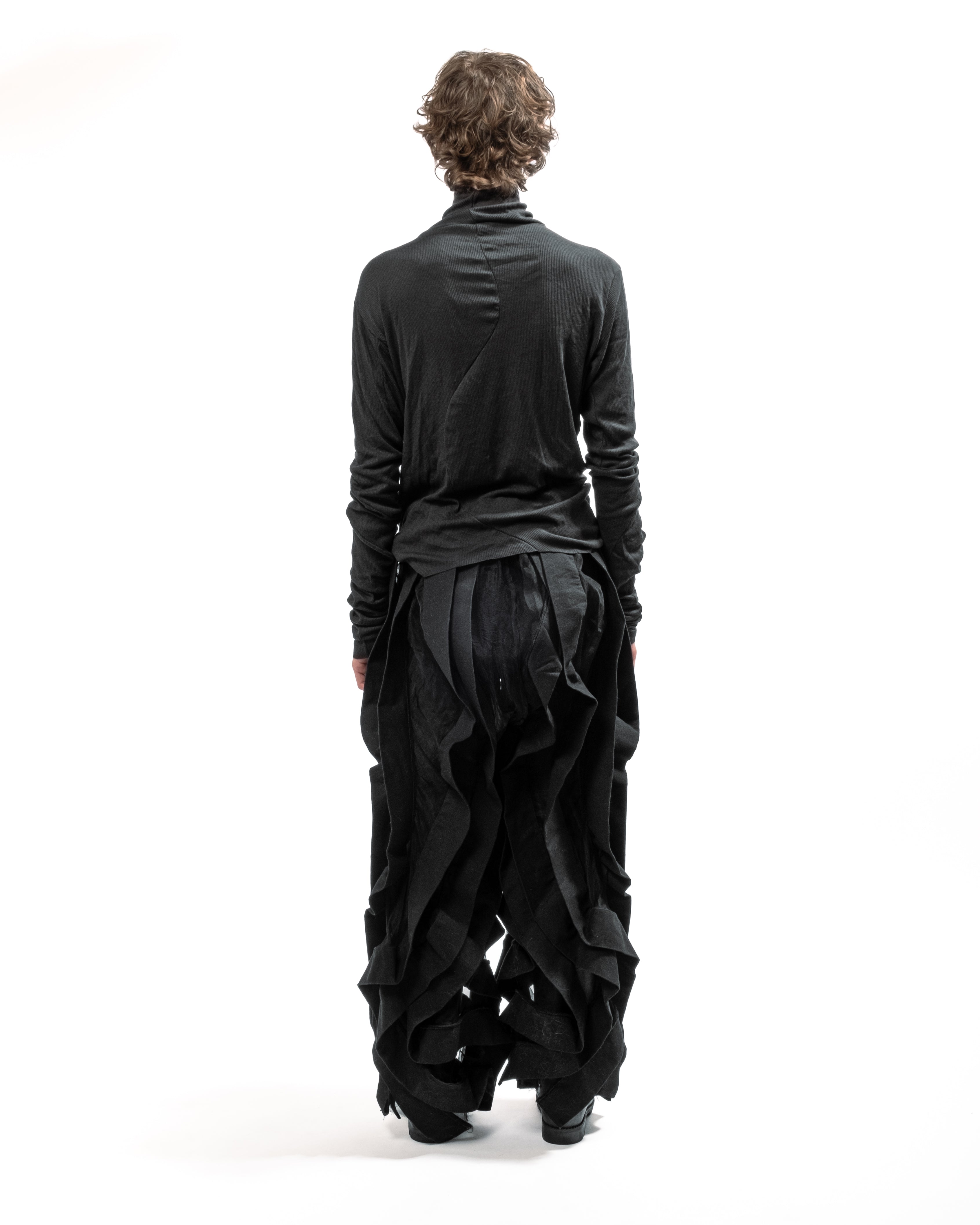 BLACK SINGLE-LAYER TURTLENECK