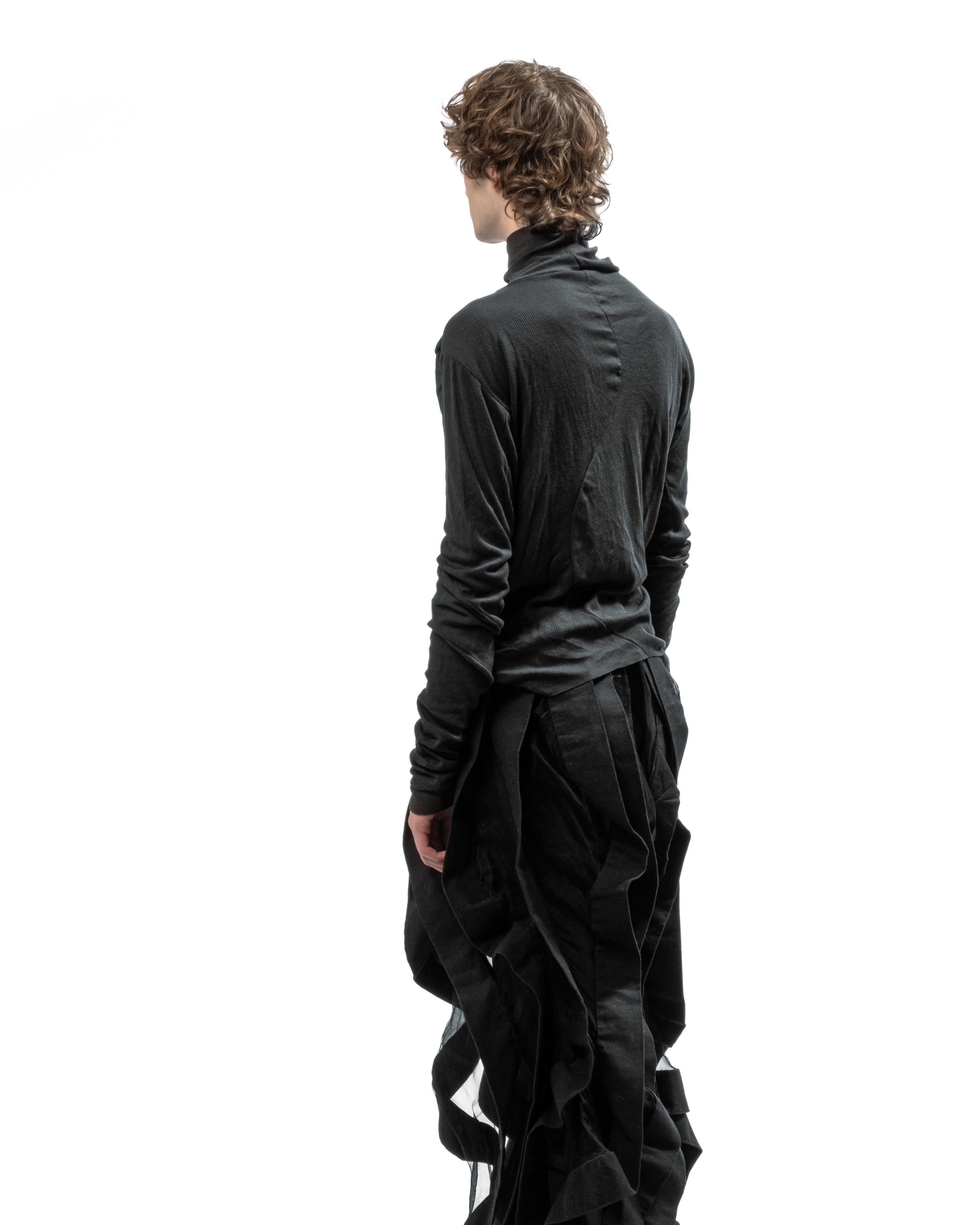 BLACK SINGLE-LAYER TURTLENECK