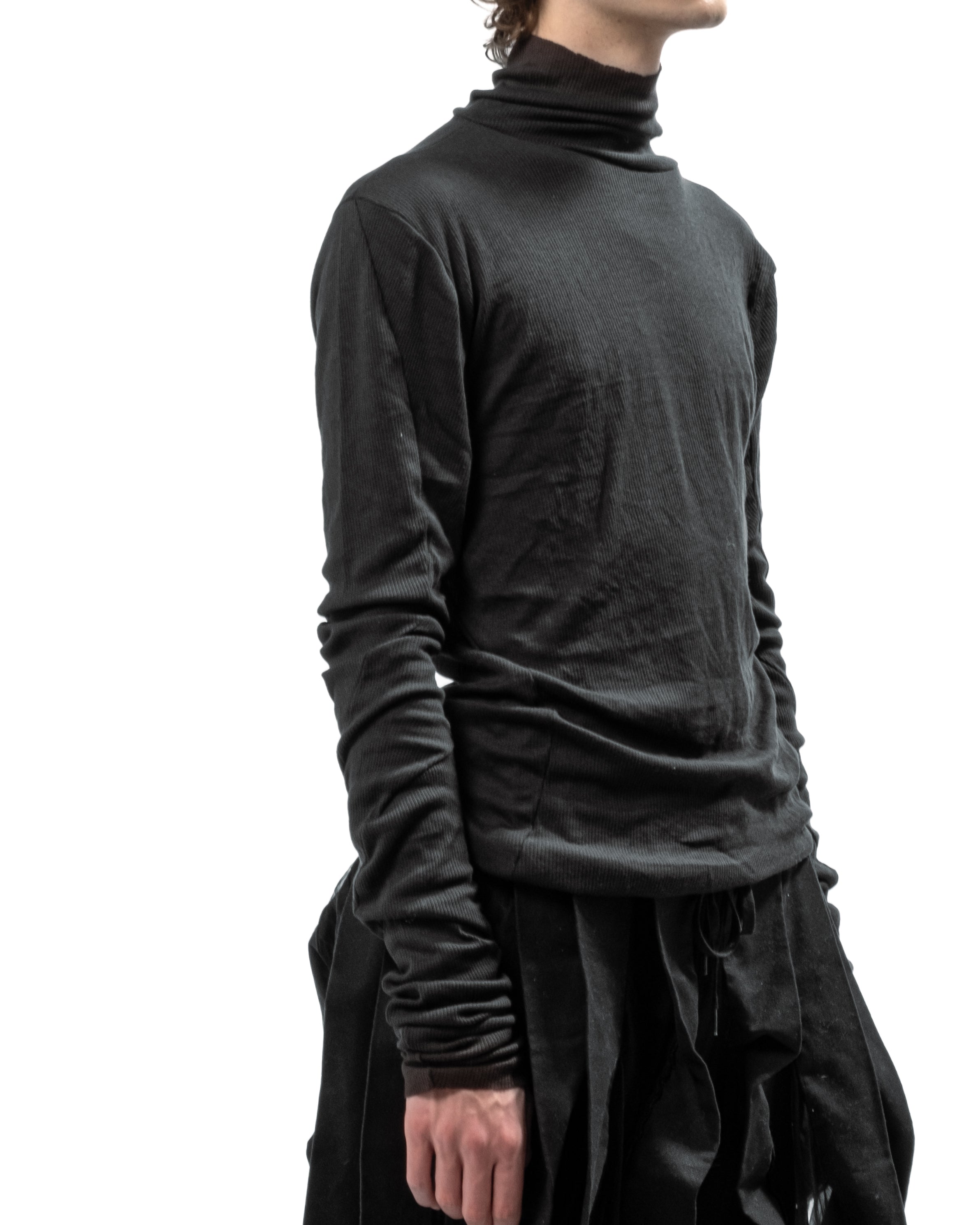 BLACK SINGLE-LAYER TURTLENECK