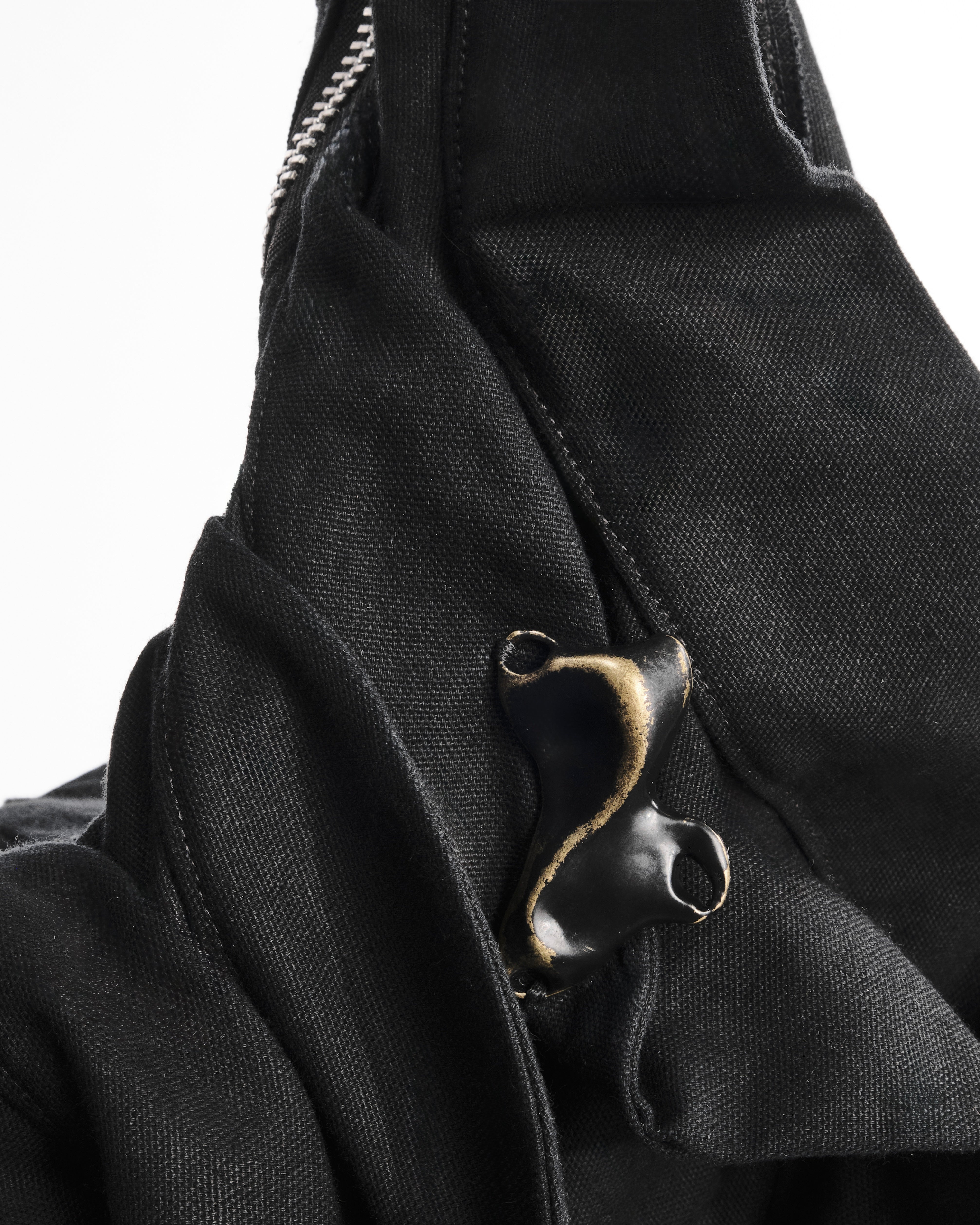 BLACK REVERSIBLE CARAPACE BAG