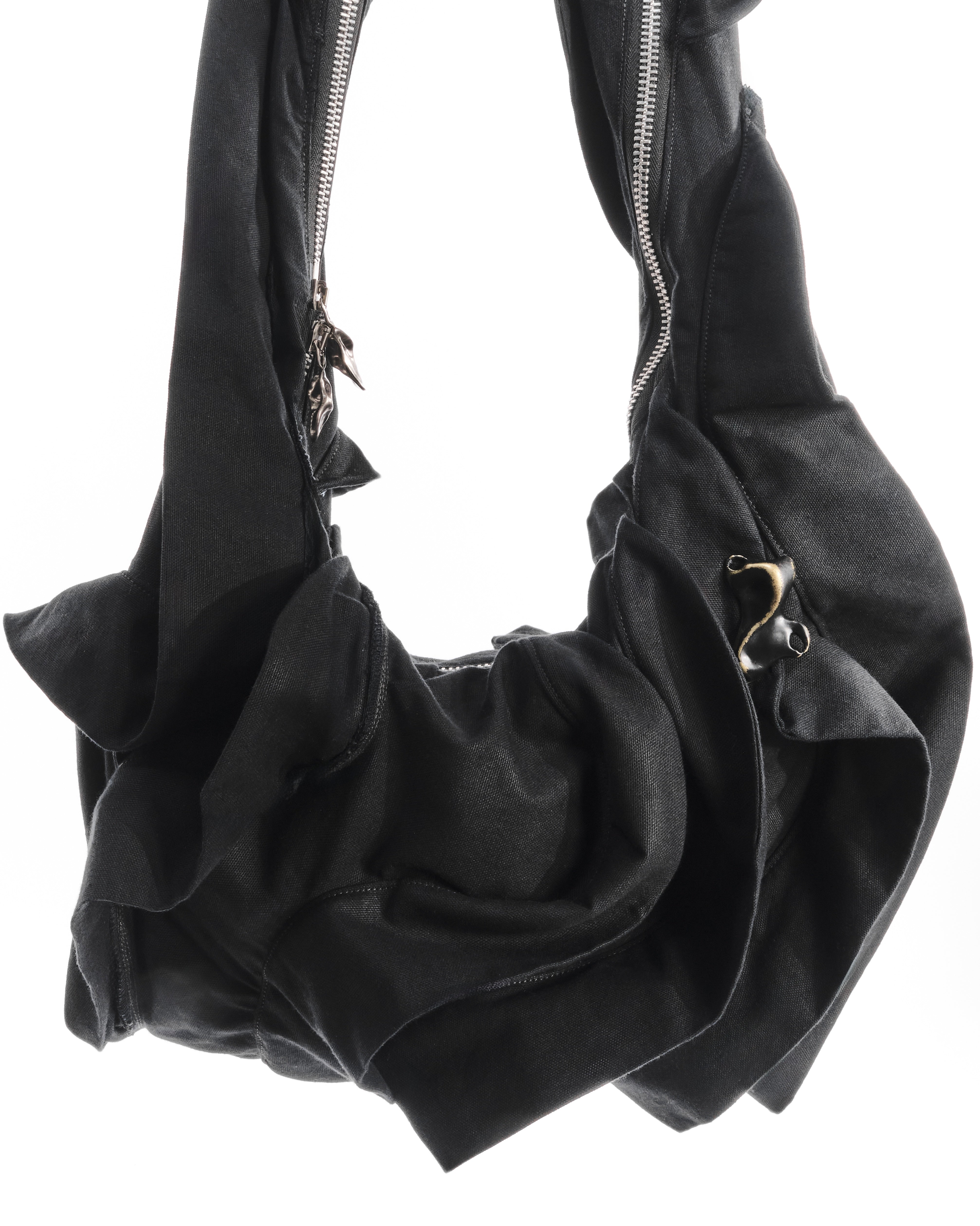 BLACK REVERSIBLE CARAPACE BAG