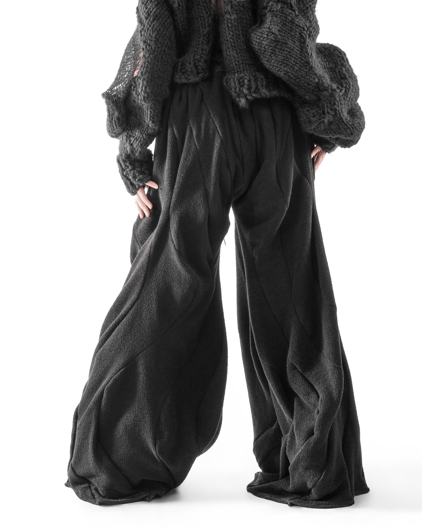 BLACK REVERSIBLE ANTHURIUM PANTS