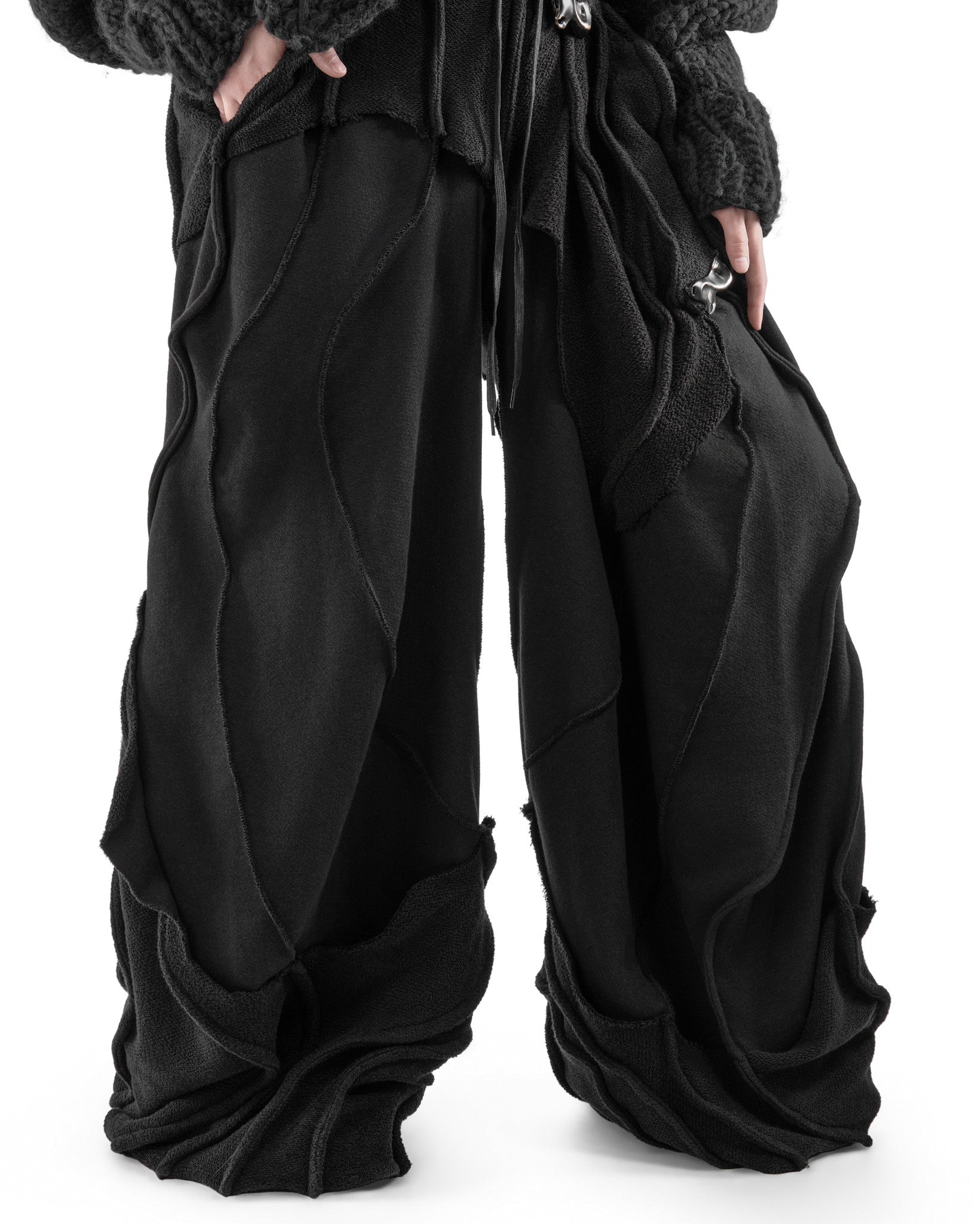 BLACK REVERSIBLE ANTHURIUM PANTS