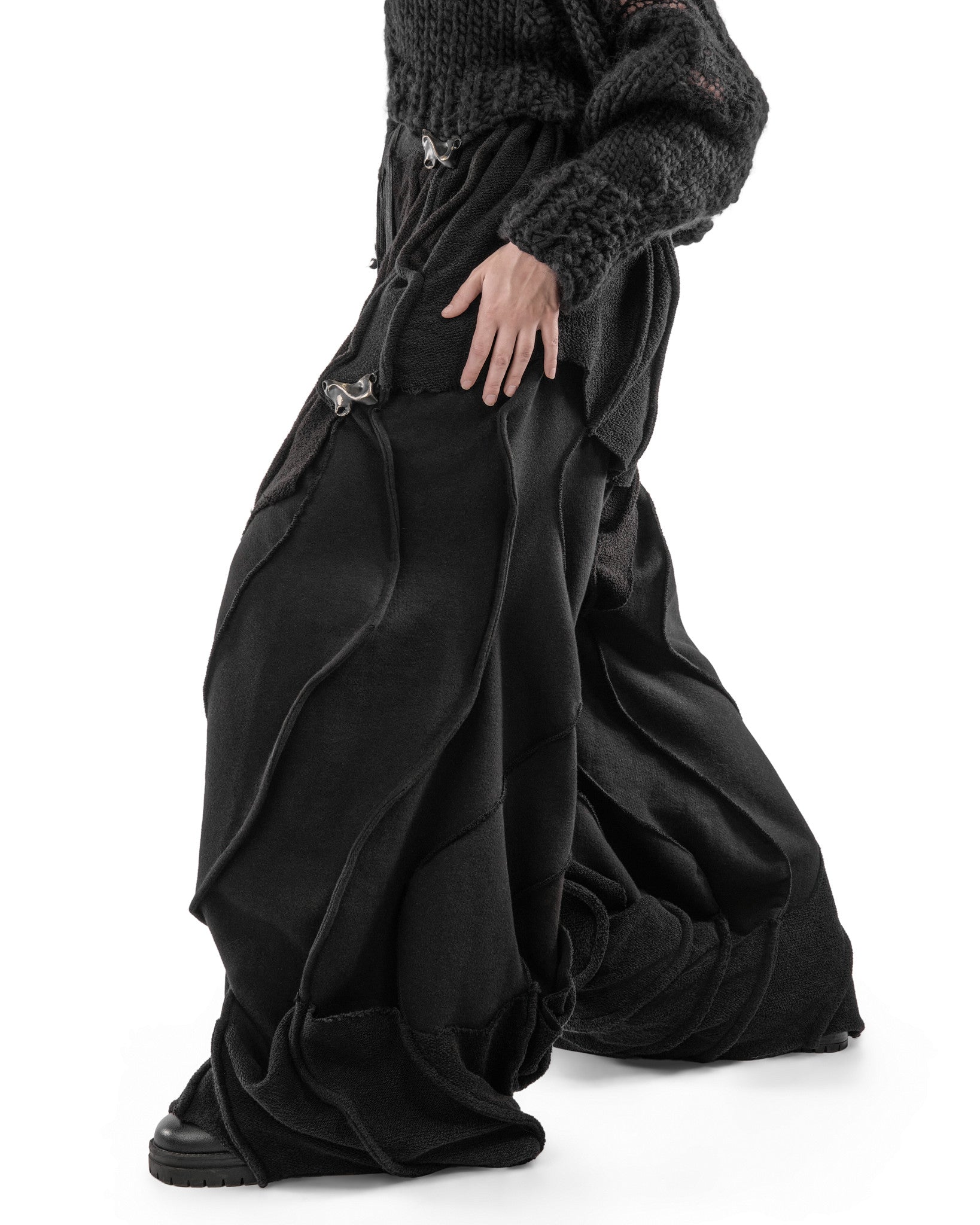 BLACK REVERSIBLE ANTHURIUM PANTS