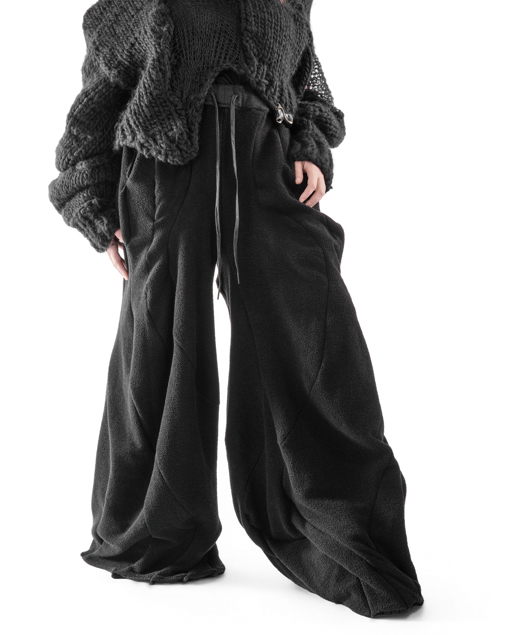 BLACK REVERSIBLE ANTHURIUM PANTS