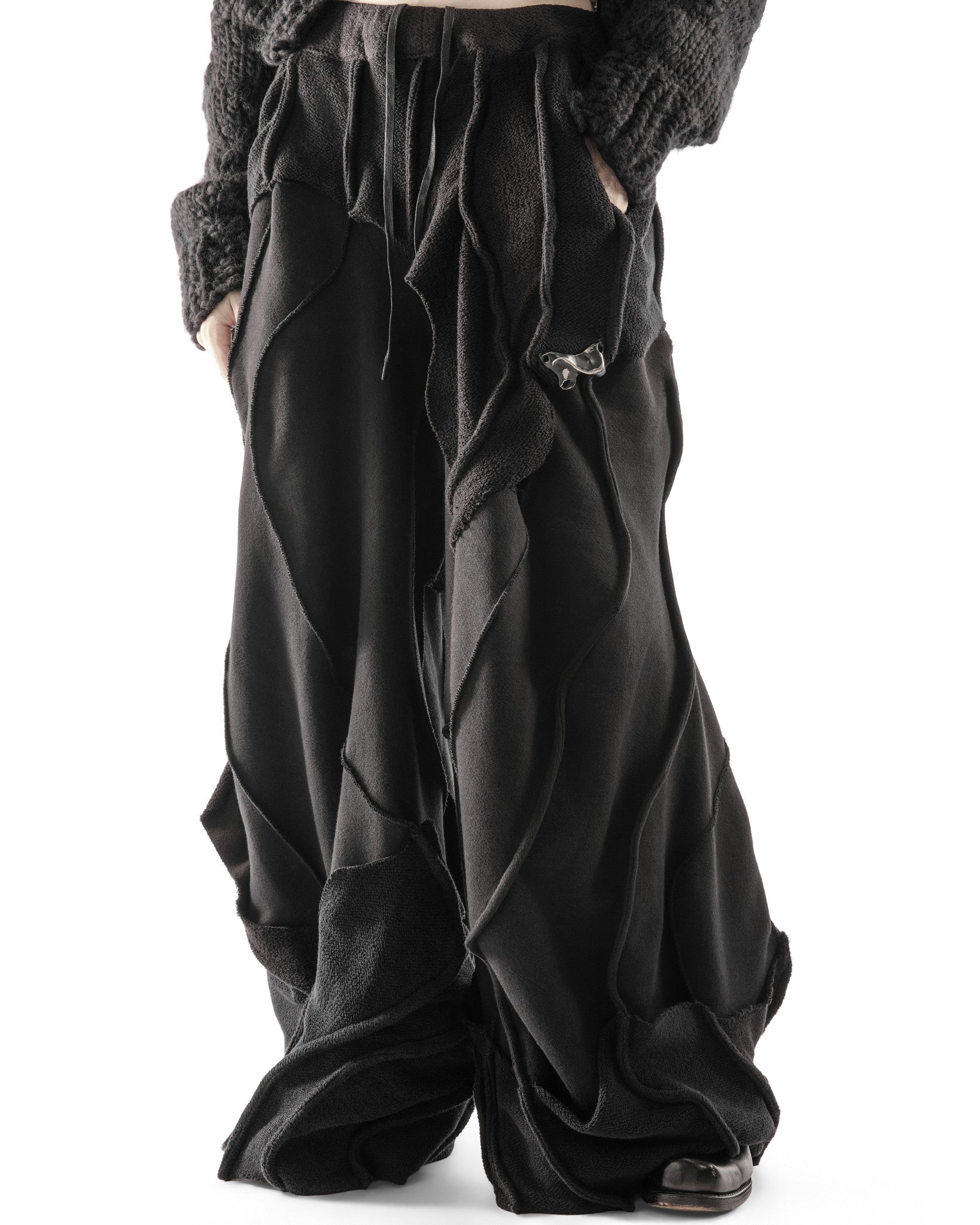 BLACK REVERSIBLE ANTHURIUM PANTS