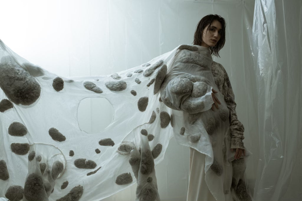 SAMPLE COAGULATED SILK PUFFER GREY