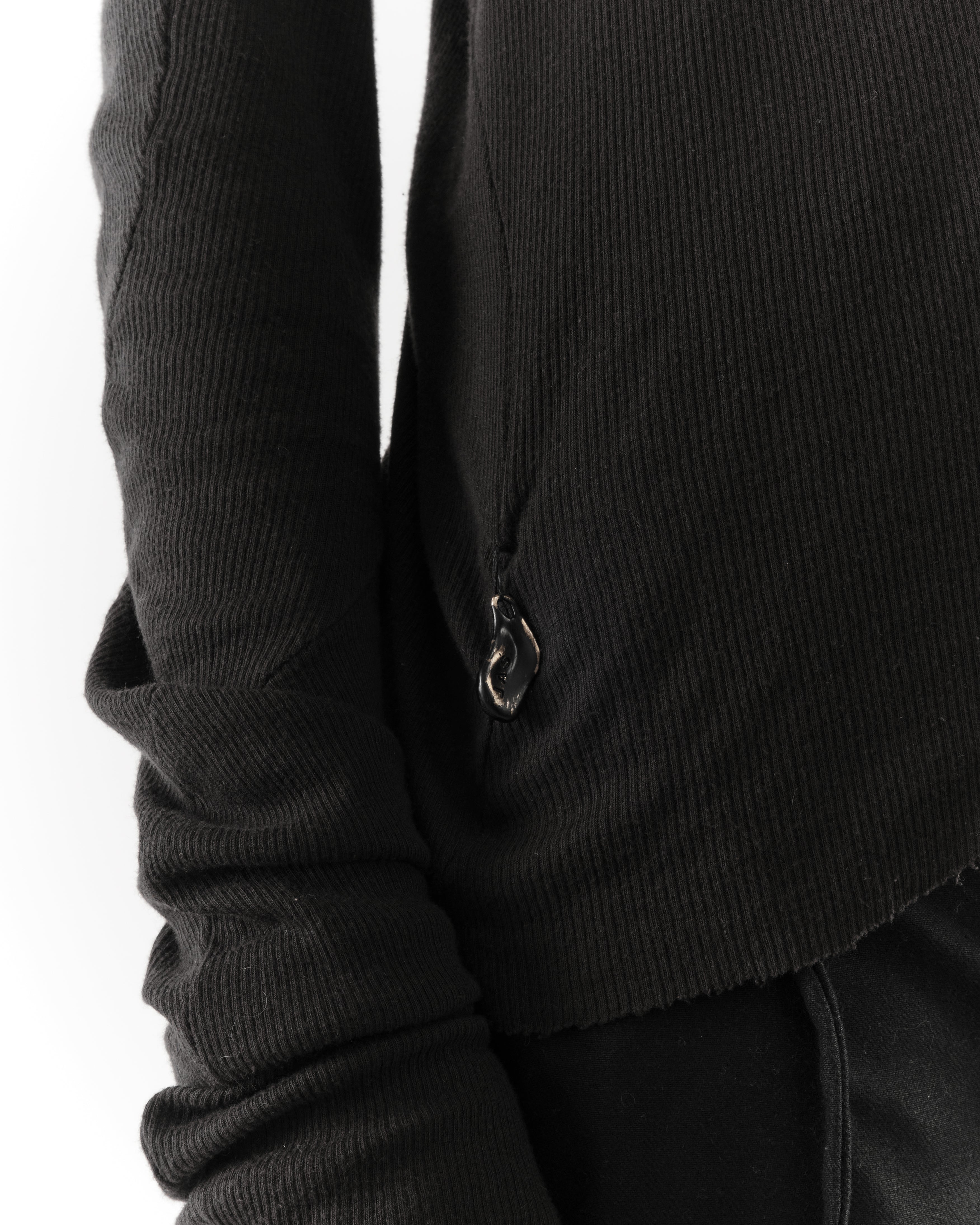BLACK SINGLE-LAYER TURTLENECK
