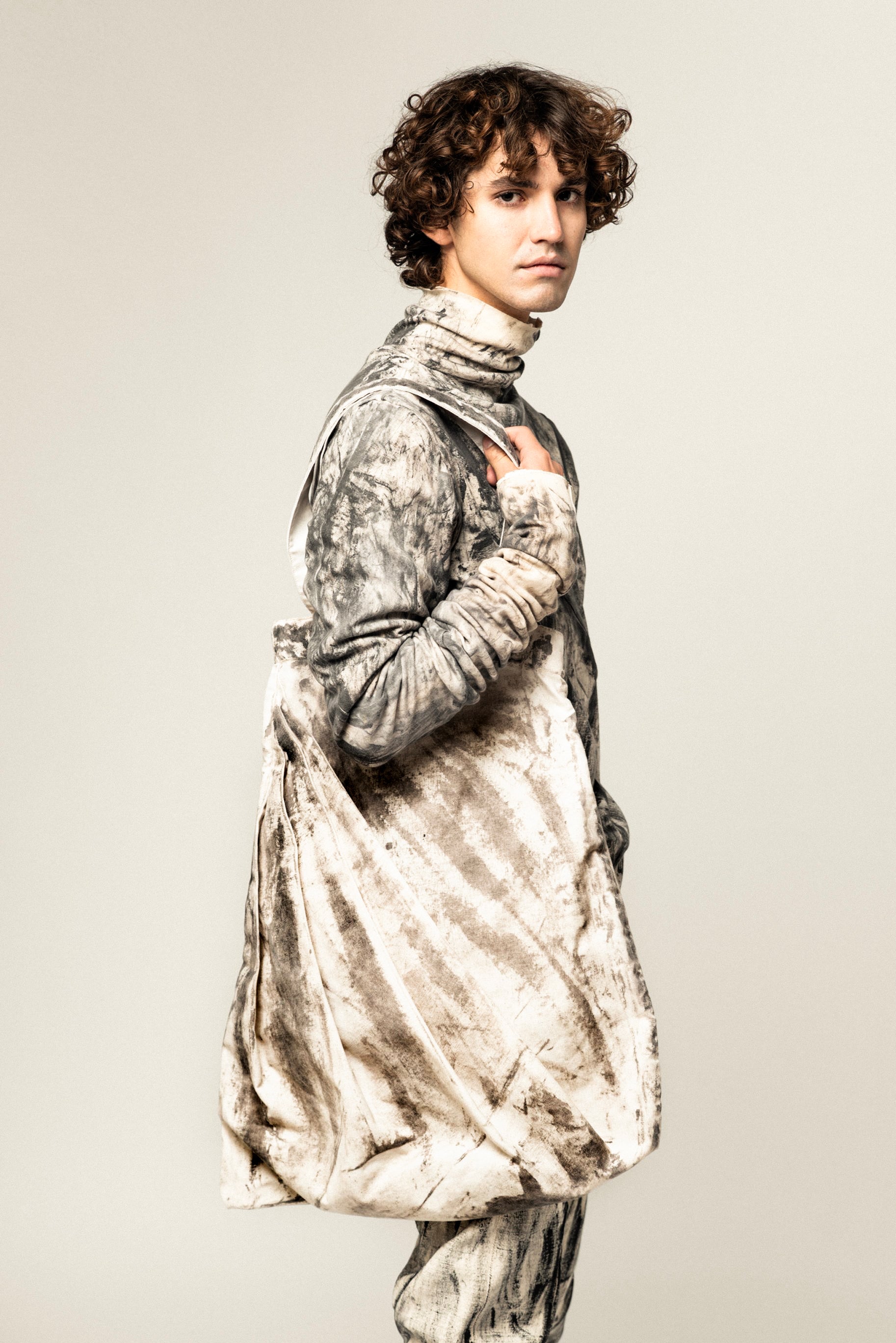 SAMPLE REVERSIBLE BLACK PLEATED TOTE BAG