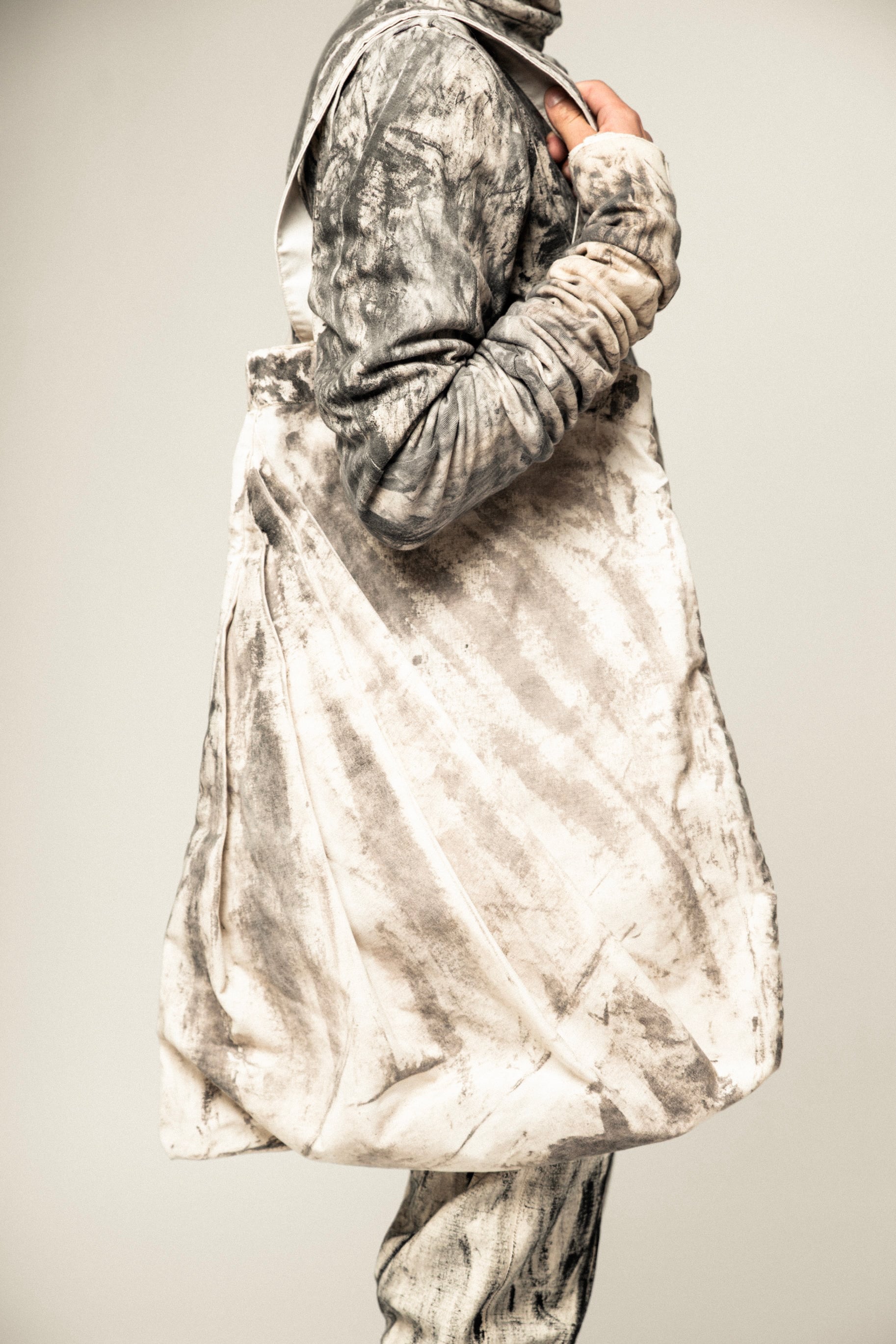 SAMPLE REVERSIBLE BLACK PLEATED TOTE BAG