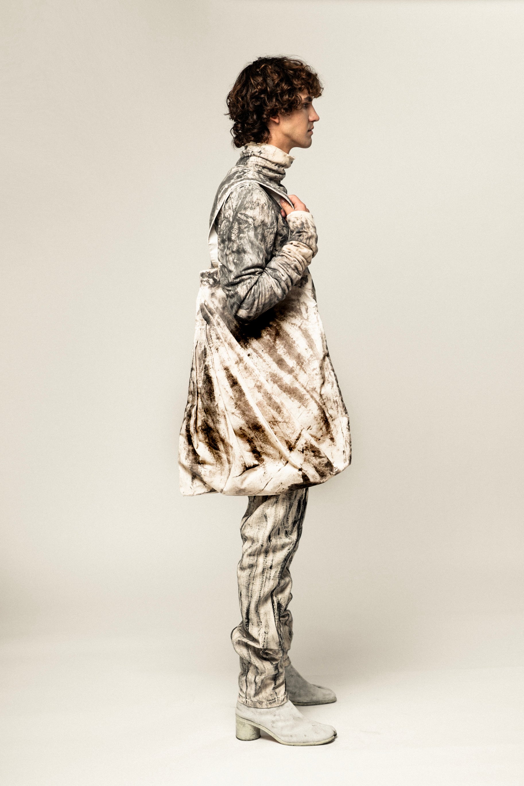 SAMPLE REVERSIBLE BLACK PLEATED TOTE BAG