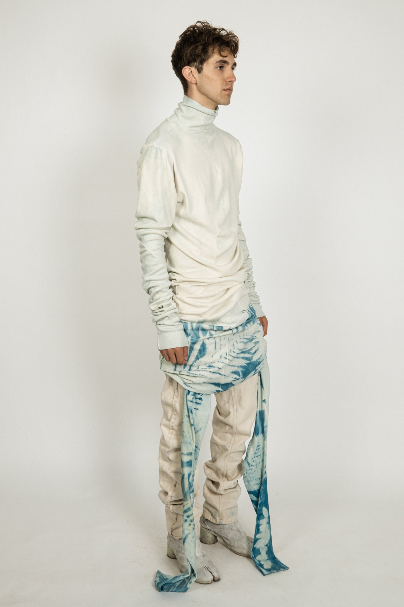 SAMPLE 1 OF 1 BOTANICAL IMPRINT REVERSIBLE 3 ARM HOLE TURTLENECK