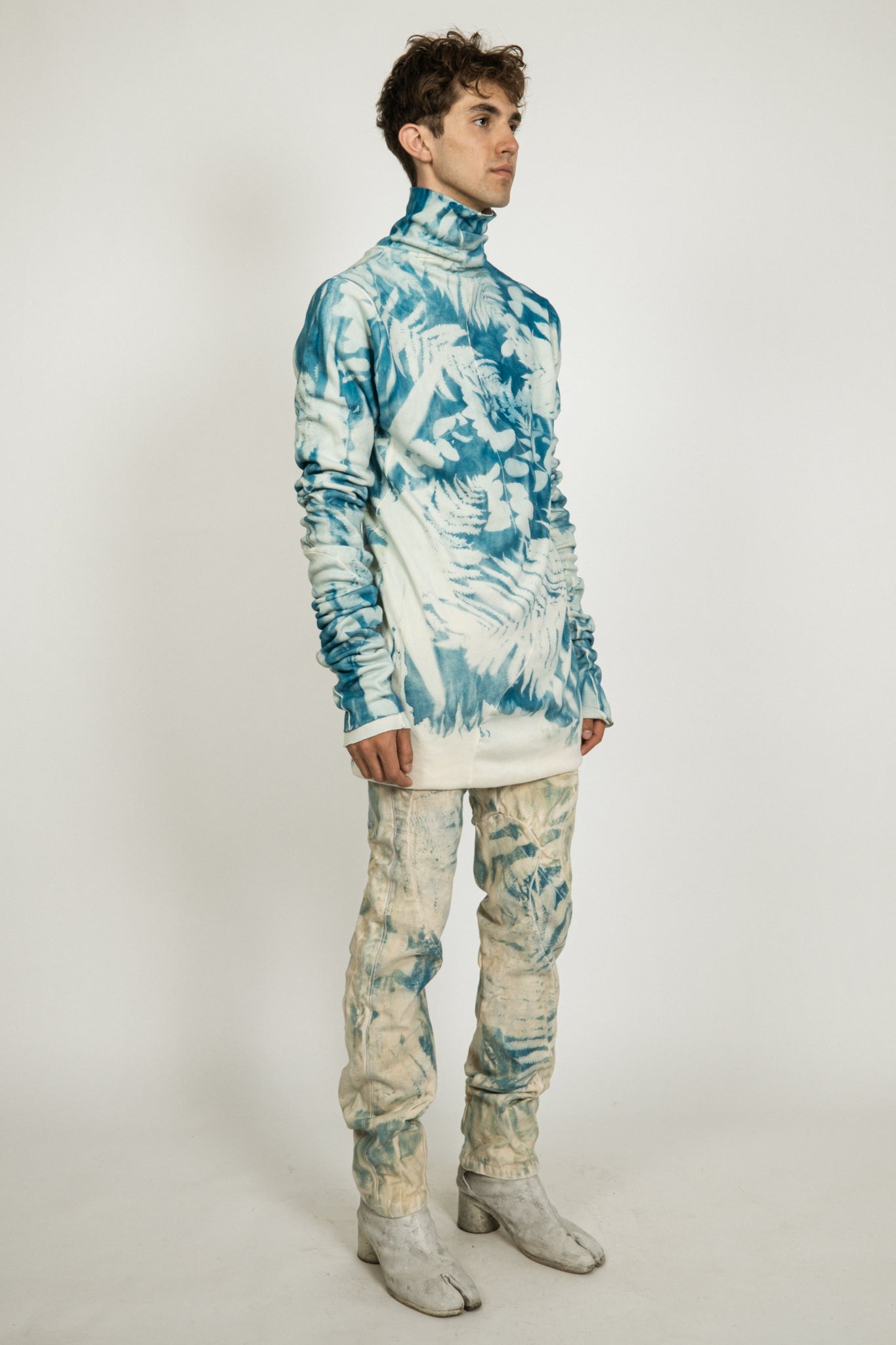 SAMPLE 1 OF 1 BOTANICAL IMPRINT REVERSIBLE 3 ARM HOLE TURTLENECK