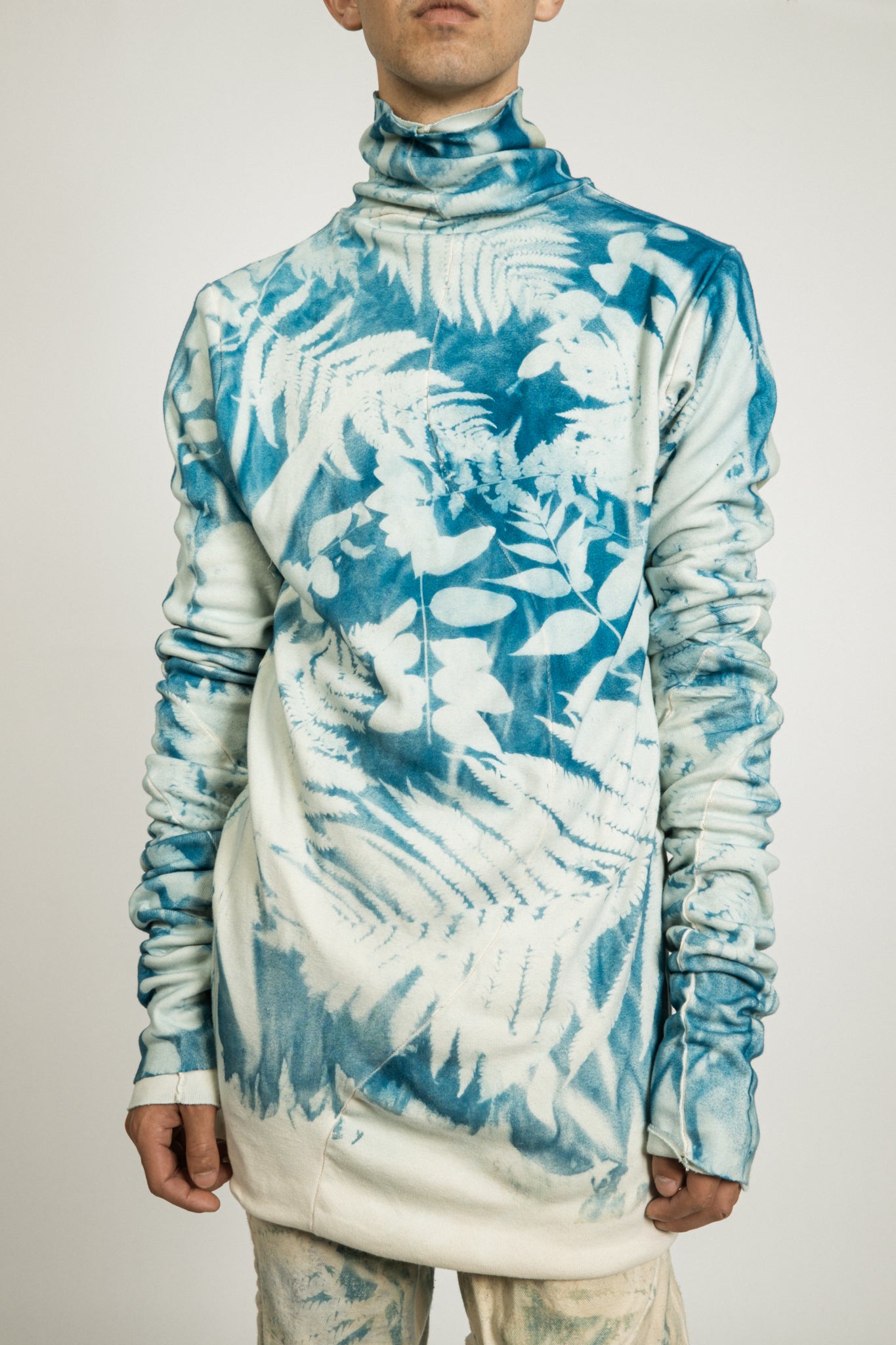 SAMPLE 1 OF 1 BOTANICAL IMPRINT REVERSIBLE 3 ARM HOLE TURTLENECK