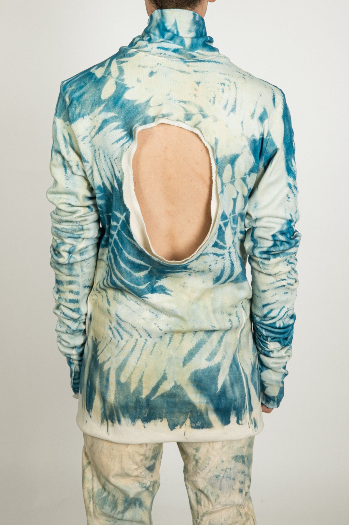 SAMPLE 1 OF 1 BOTANICAL IMPRINT REVERSIBLE 3 ARM HOLE TURTLENECK