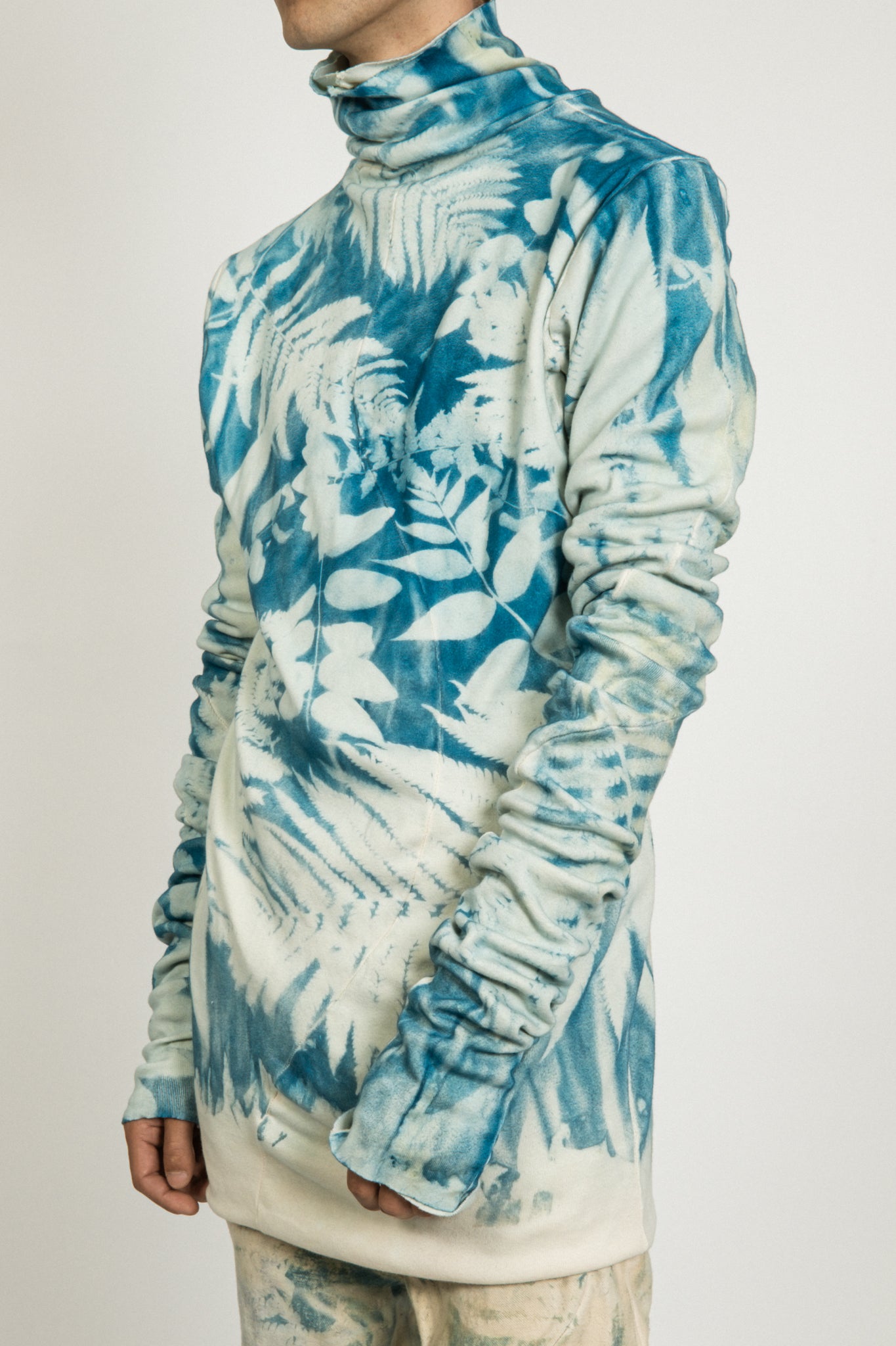 SAMPLE 1 OF 1 BOTANICAL IMPRINT REVERSIBLE 3 ARM HOLE TURTLENECK