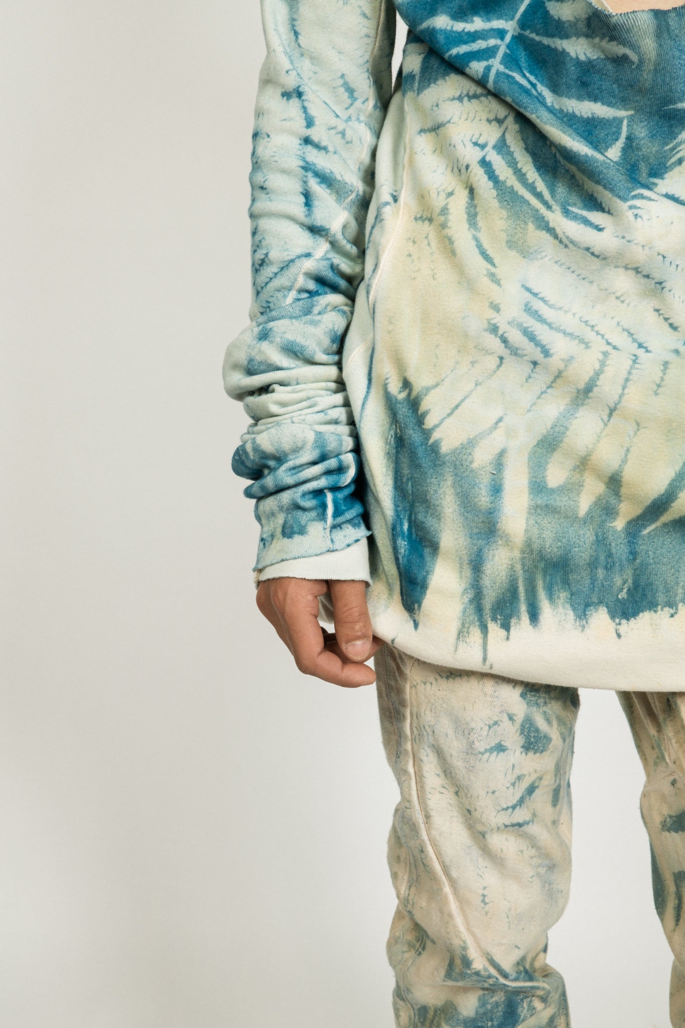 SAMPLE 1 OF 1 BOTANICAL IMPRINT REVERSIBLE 3 ARM HOLE TURTLENECK