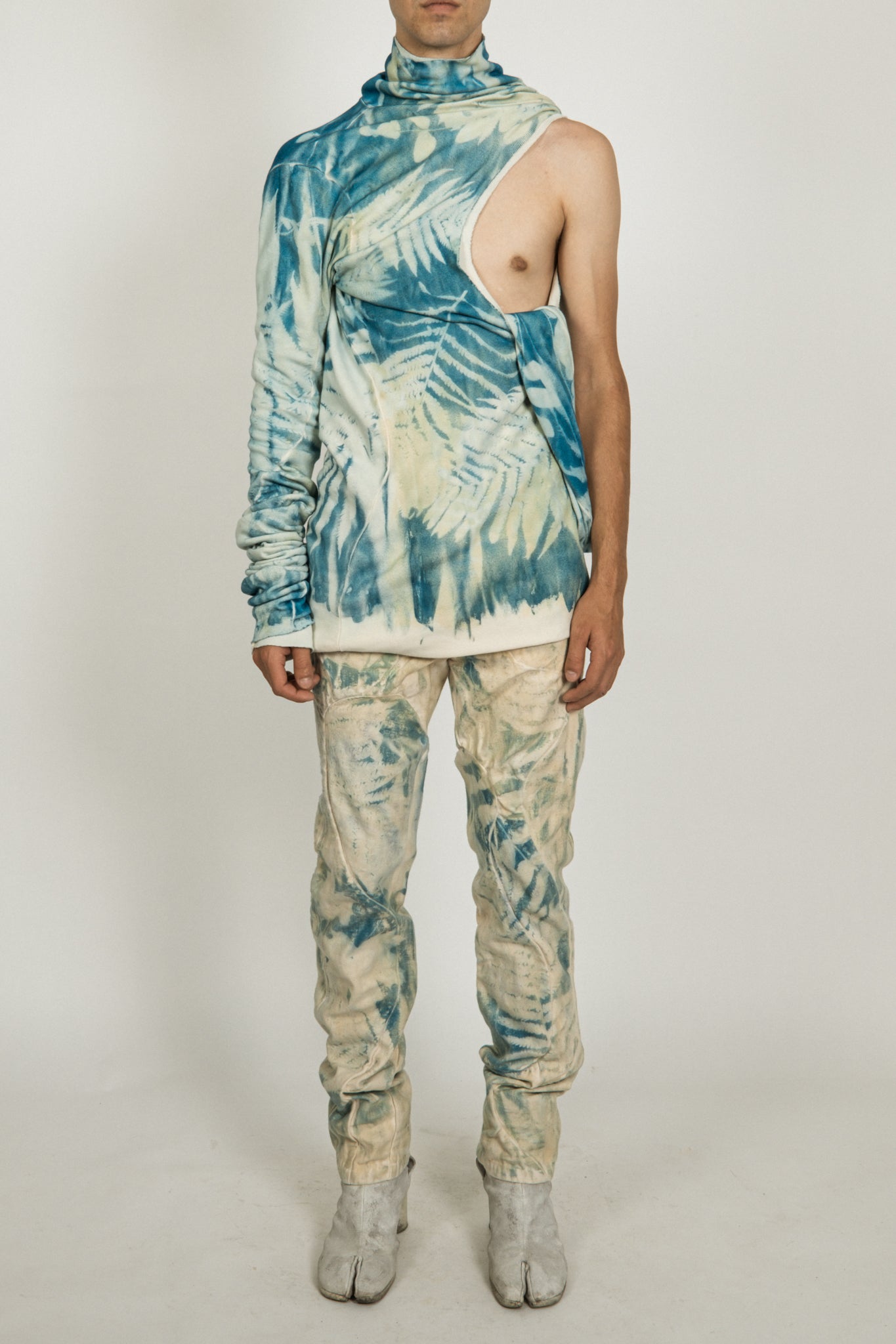 SAMPLE 1 OF 1 BOTANICAL IMPRINT REVERSIBLE 3 ARM HOLE TURTLENECK