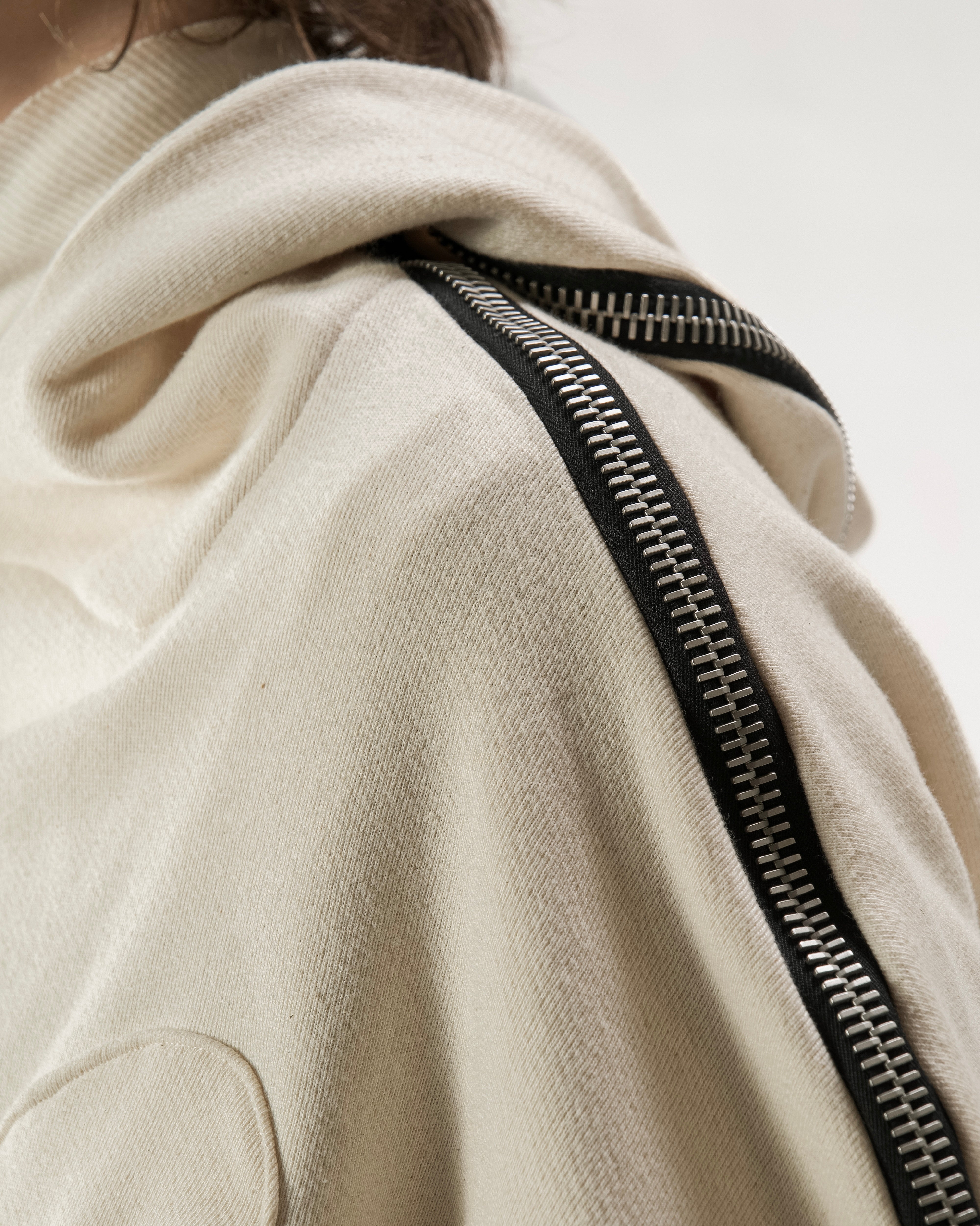 CROPPED UNDYED METAMORPHIC BUBBLE HOODIE