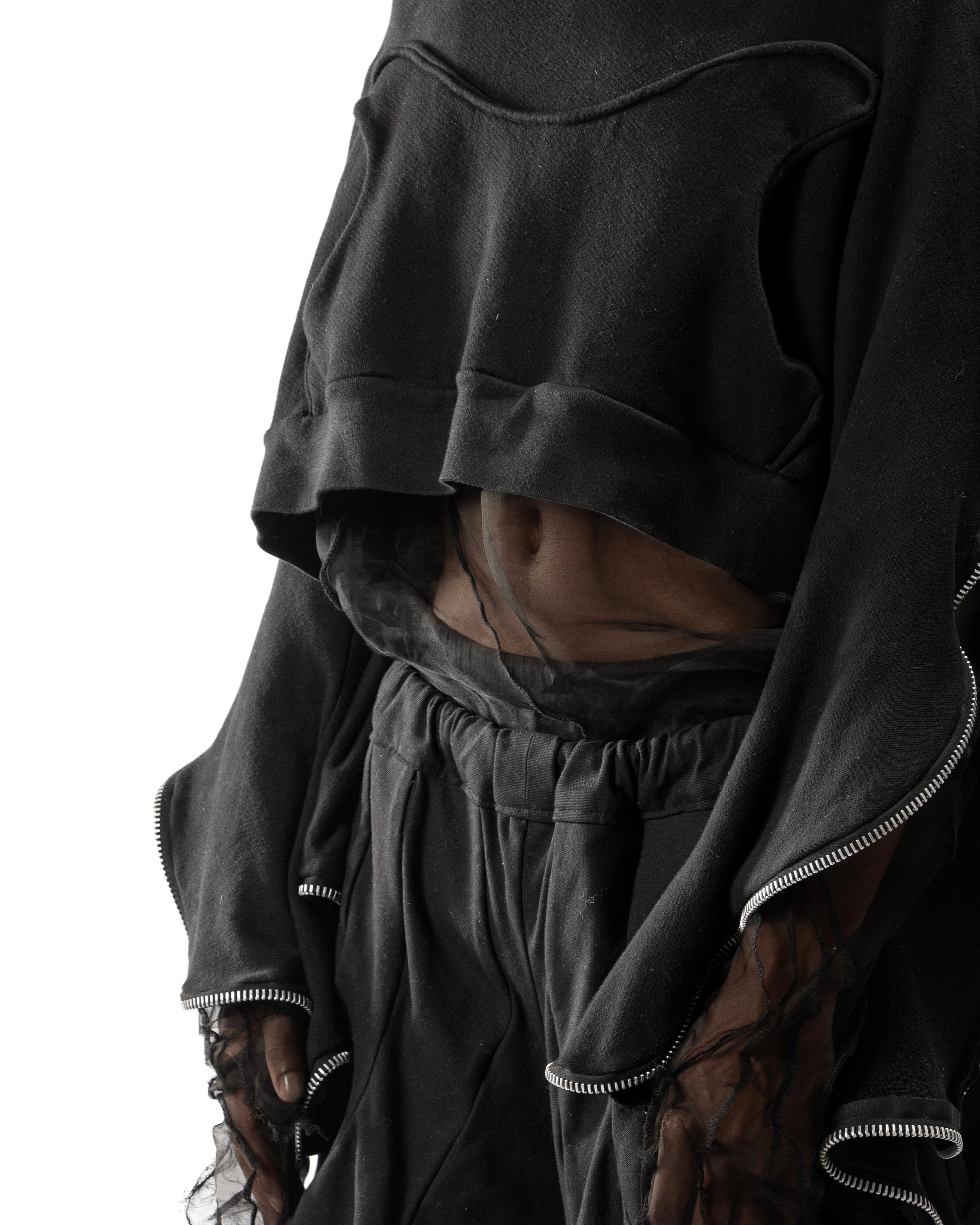 CROPPED BLACK METAMORPHIC  BUBBLE HOODIE