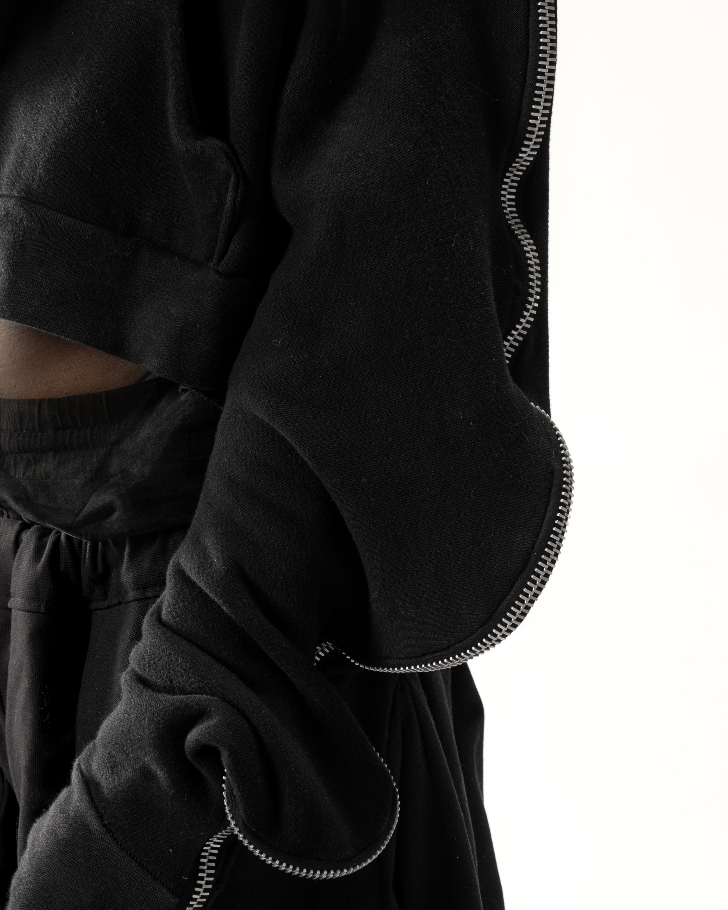 CROPPED BLACK METAMORPHIC  BUBBLE HOODIE